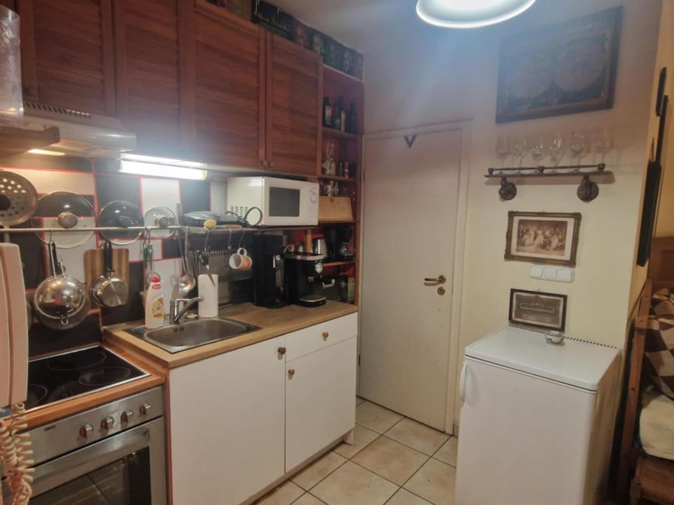 Coffee/tea facilities, Kitchen or kitchenette, oven