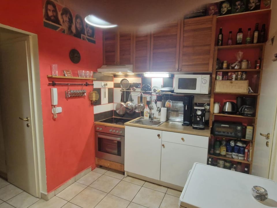 Kitchen or kitchenette, oven