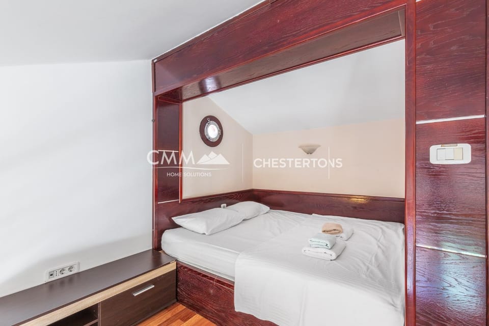 Sunny City Centre Suite Apartment in Budva