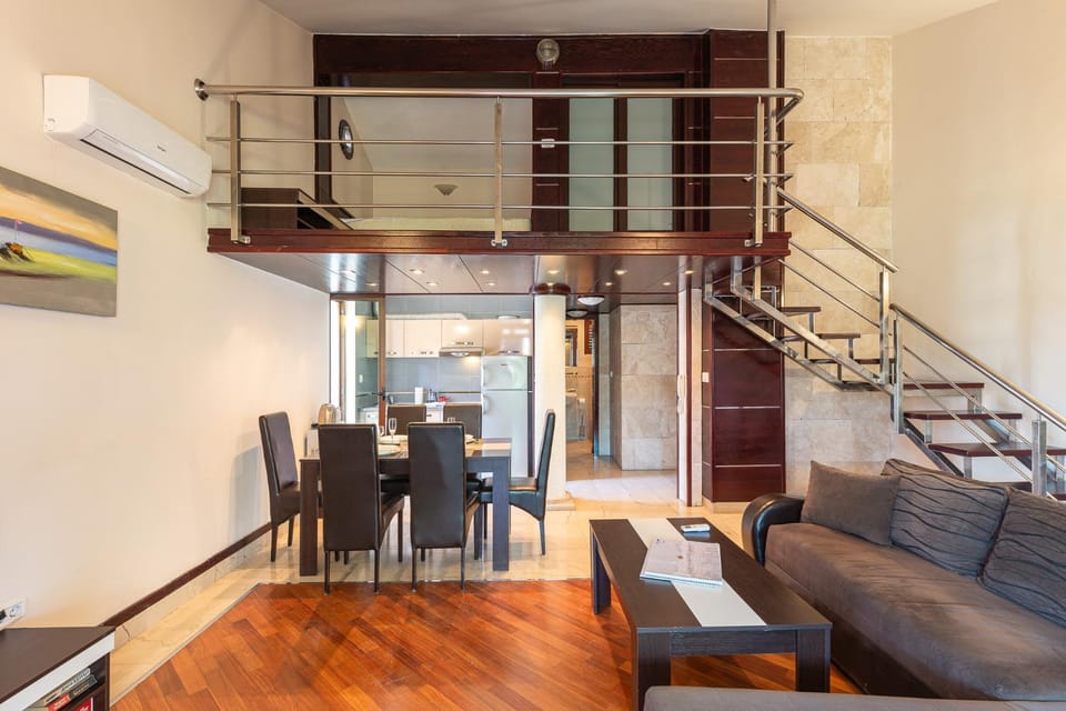 Kitchen or kitchenette, Living room, Seating area, Dining area