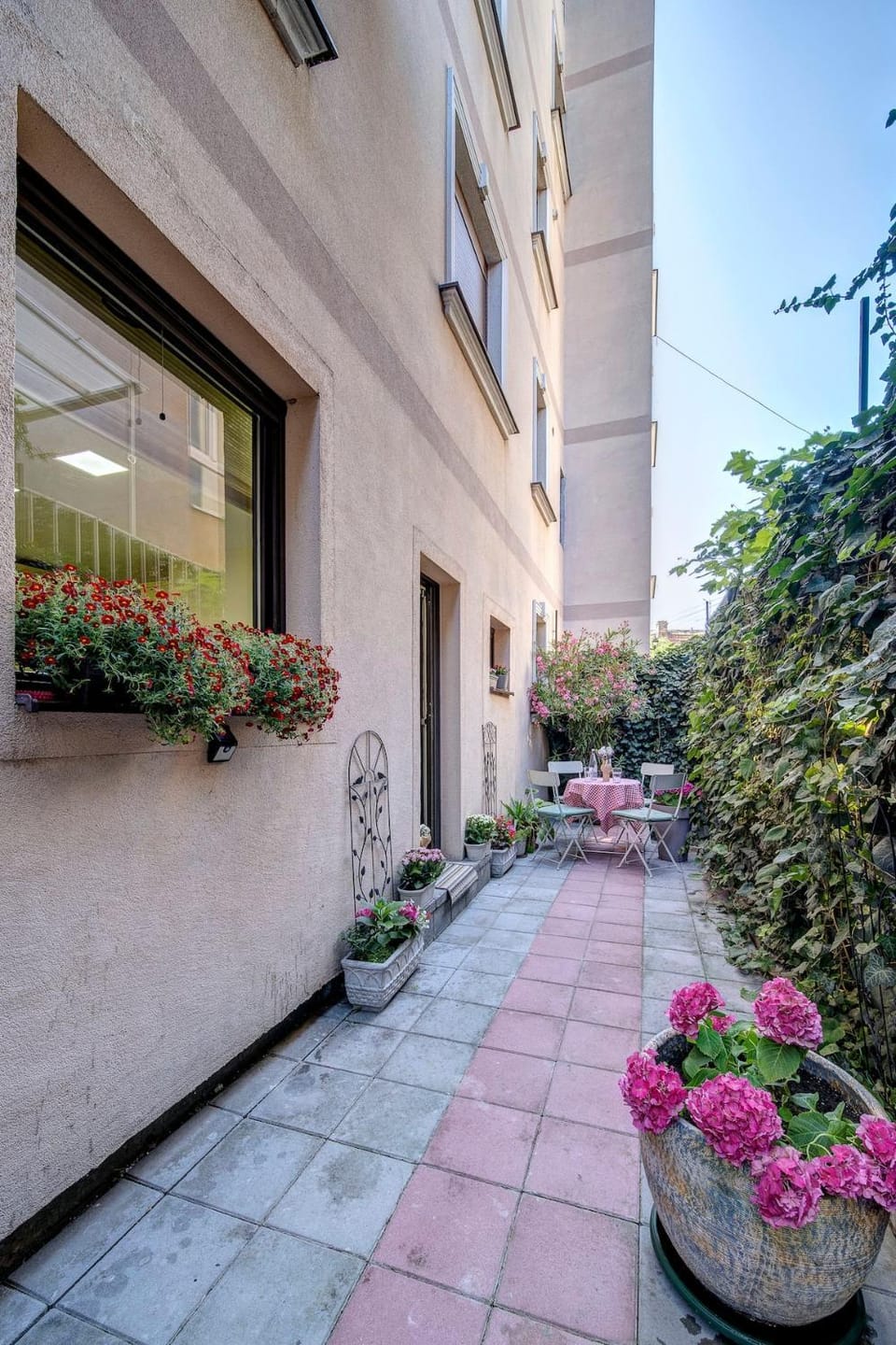 Oasis Moonze Apartment in Belgrade