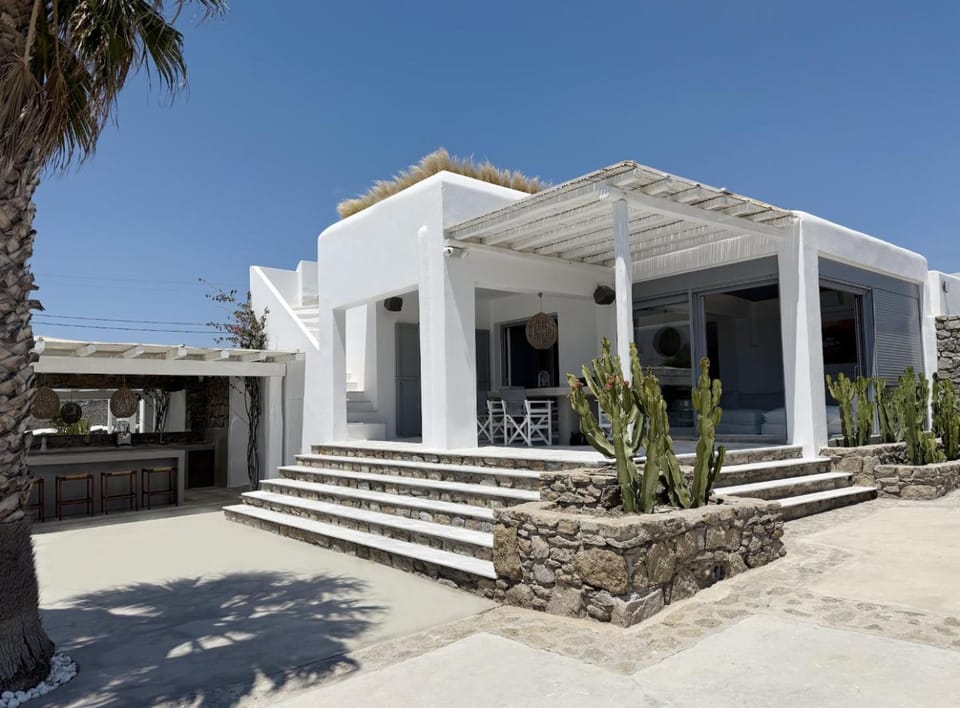 CASA GEKKO - MYKONOS by ROOMERS HOTELS Villa in Mykonos, Mikonos 846 00, Greece
