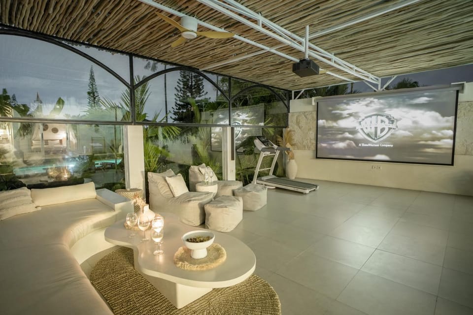 Patio, TV and multimedia, Seating area