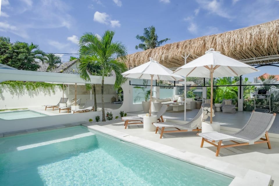 Patio, Day, Natural landscape, Garden, Garden view, Pool view, Swimming pool, sunbed