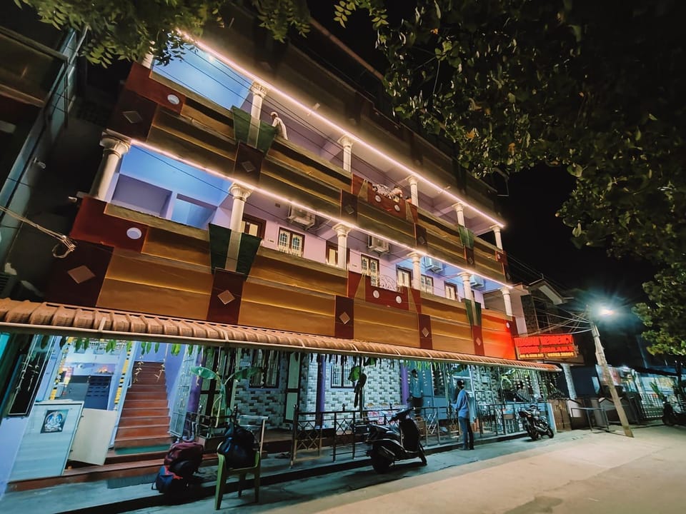 THIRUNALLAR Udhayam Residency INN Nature lodge in India