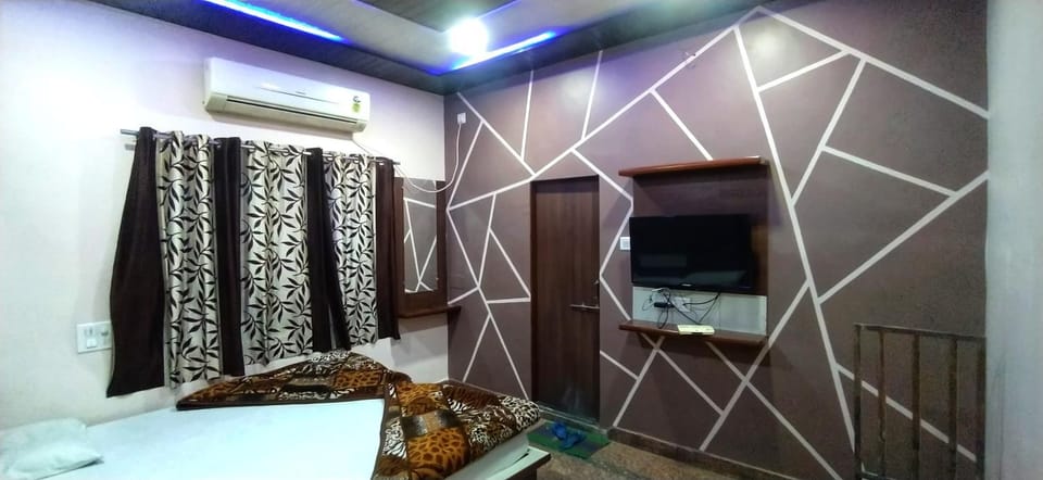 Bed, Bathroom, TV and multimedia, Photo of the whole room, Bedroom, air conditioner