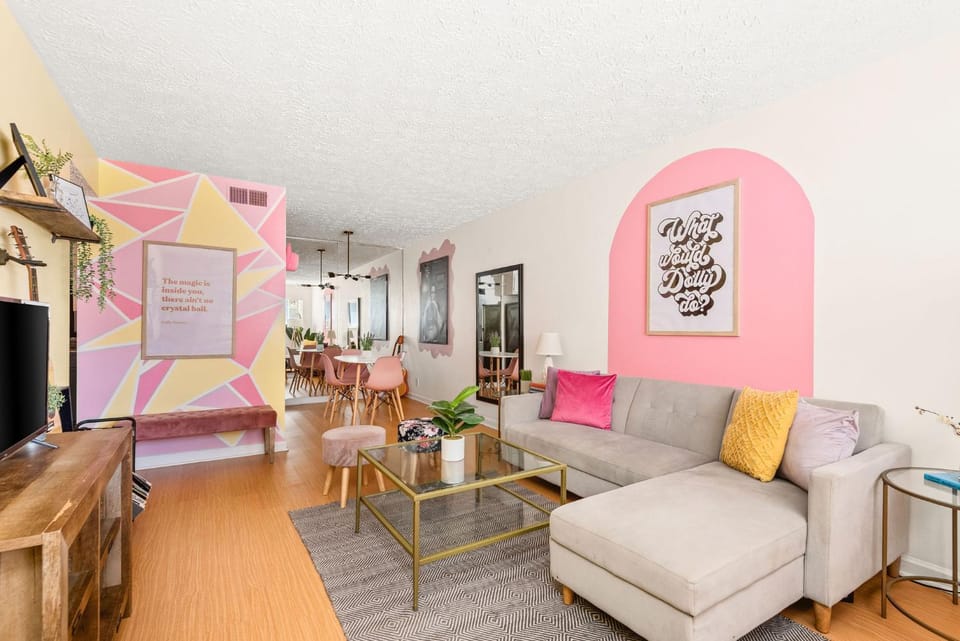 Bathroom, TV and multimedia, Living room, Seating area, Dining area