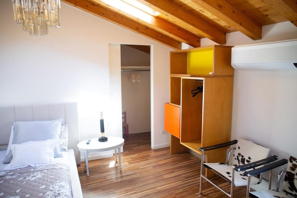 Photo of the whole room, wardrobe