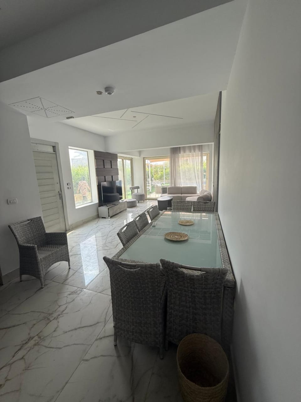 Living room, Dining area