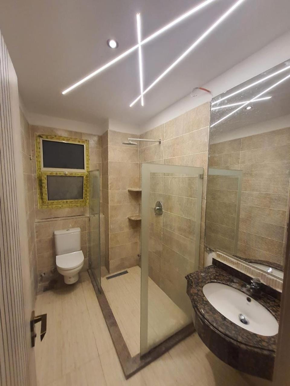 Shower, Toilet