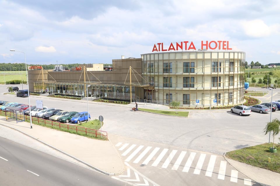 Facade/entrance, Bird's eye view