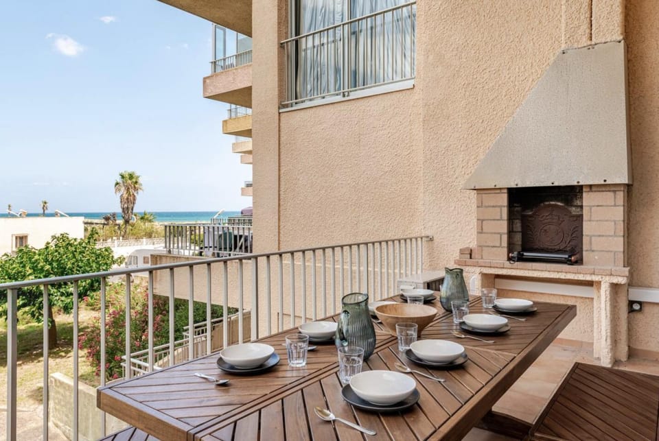 Patio, View (from property/room), Balcony/Terrace, Seating area, Dining area, Sea view