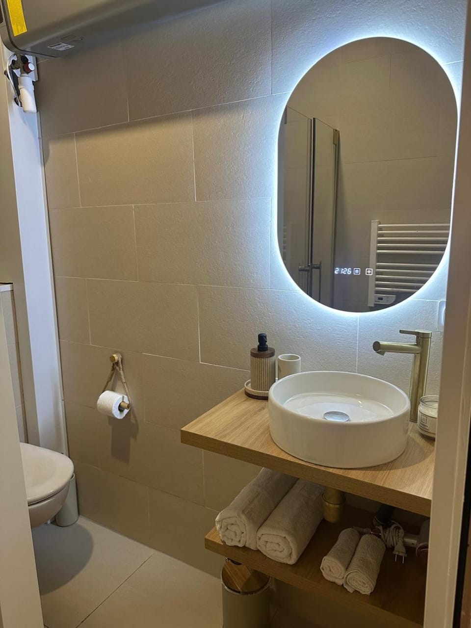 Bathroom, towels