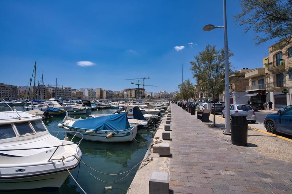 SeaFront YachtView VallettaView Apartment in Malta