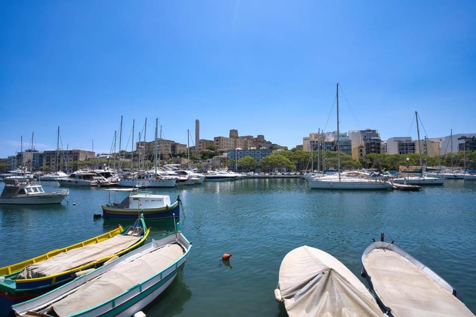 SeaFront YachtView VallettaView Apartment in Malta