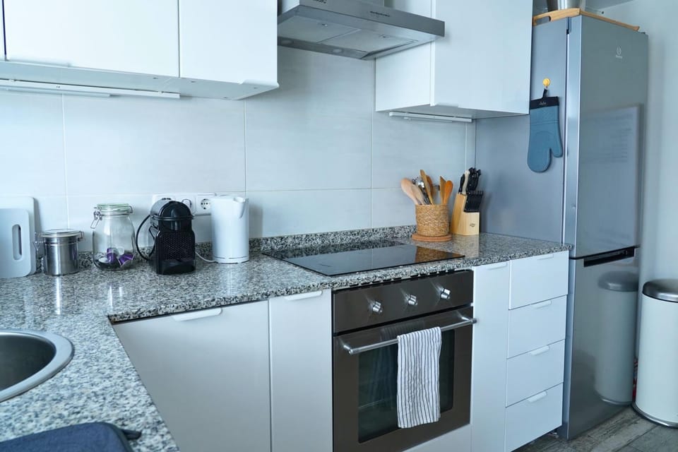 Coffee/tea facilities, stove, kitchen, kitchen