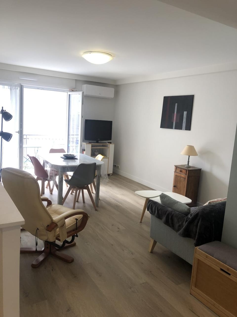 TV and multimedia, Living room, Dining area, internet