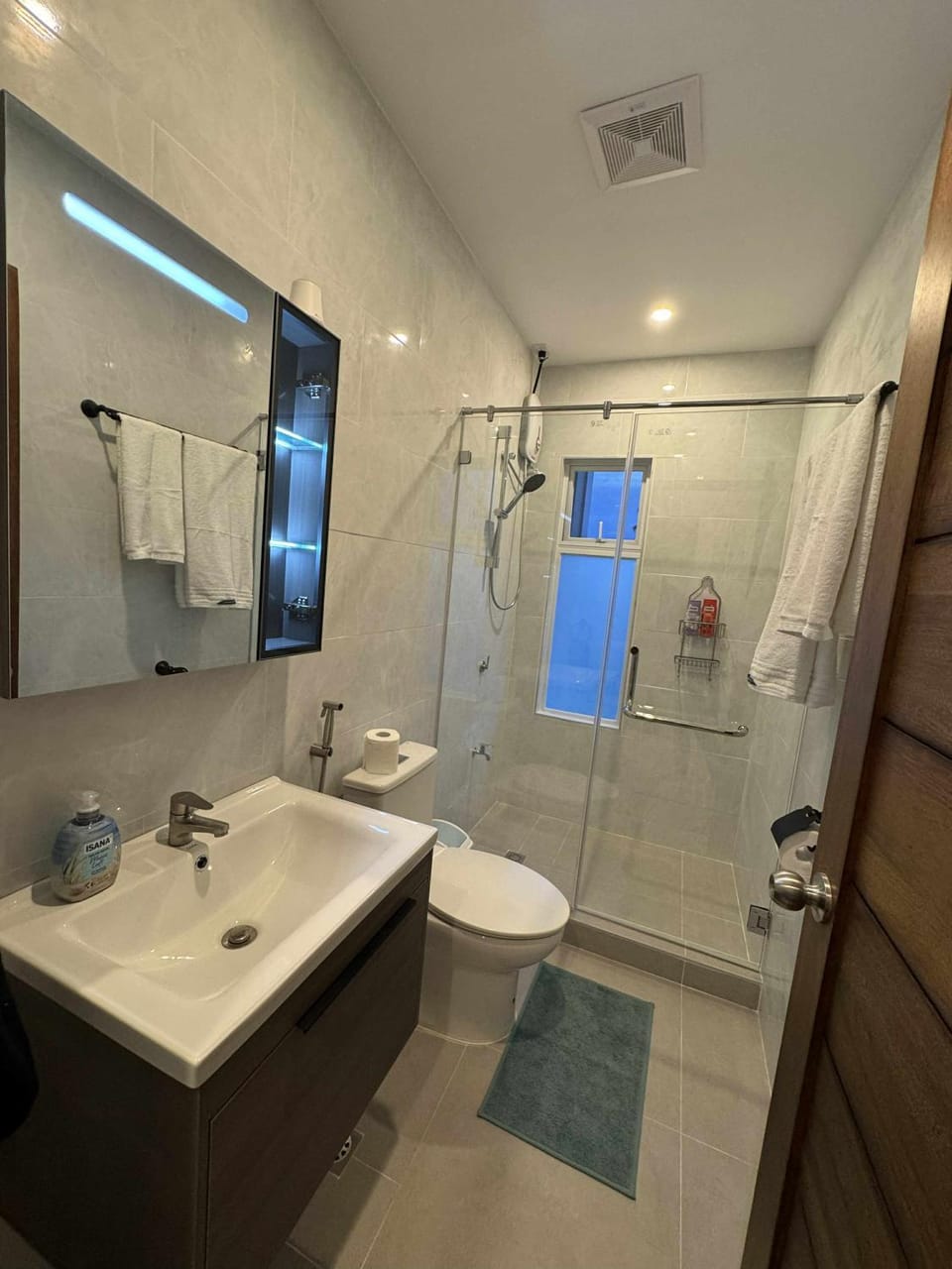 Shower, Bathroom, towels