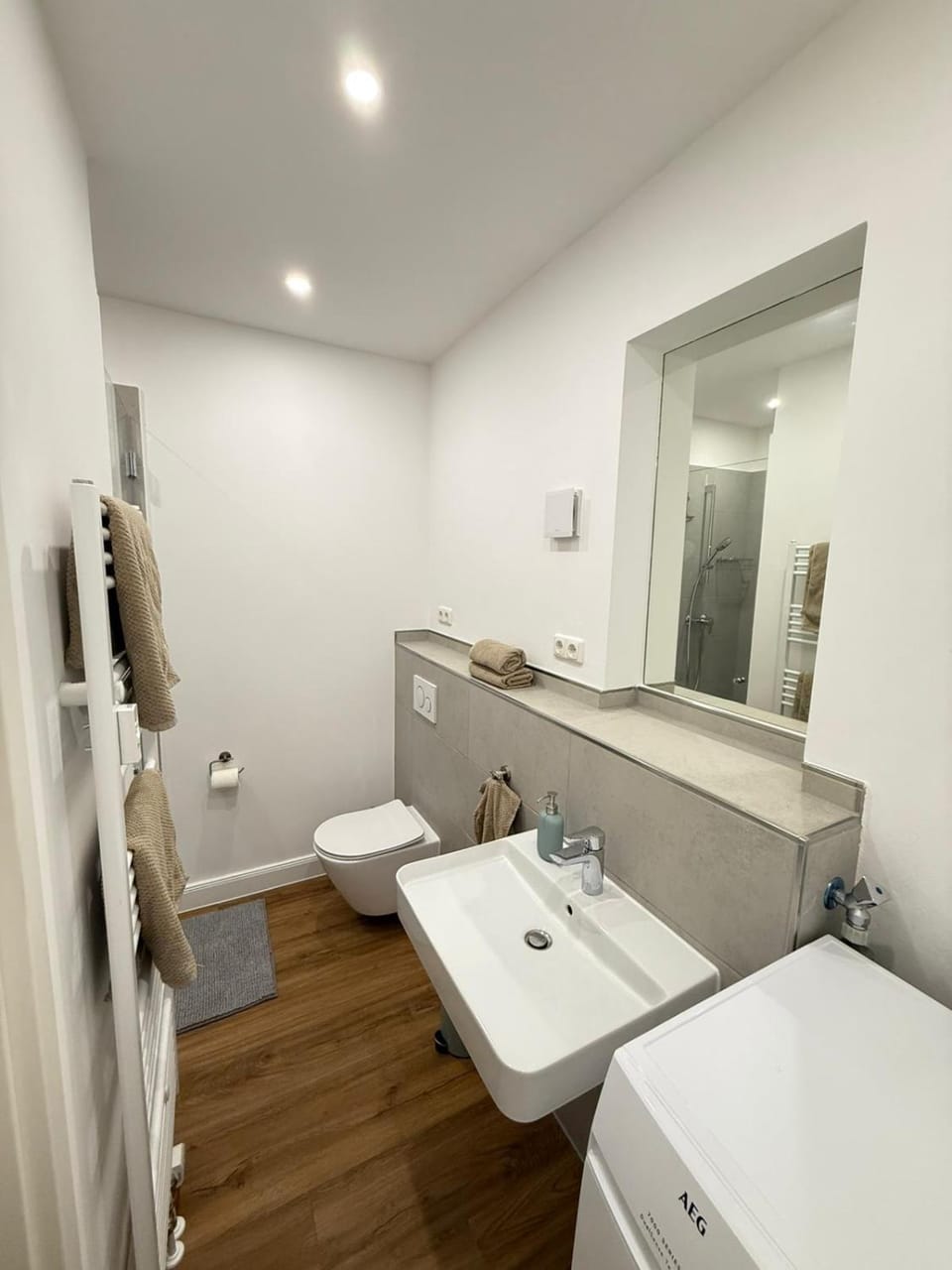 Toilet, Bathroom, towels