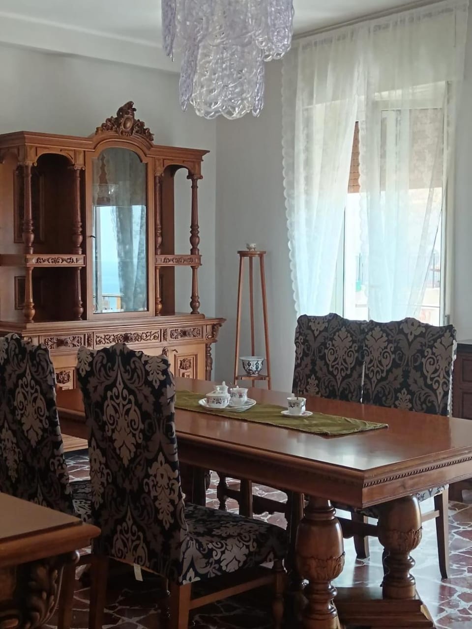 Seating area, Dining area