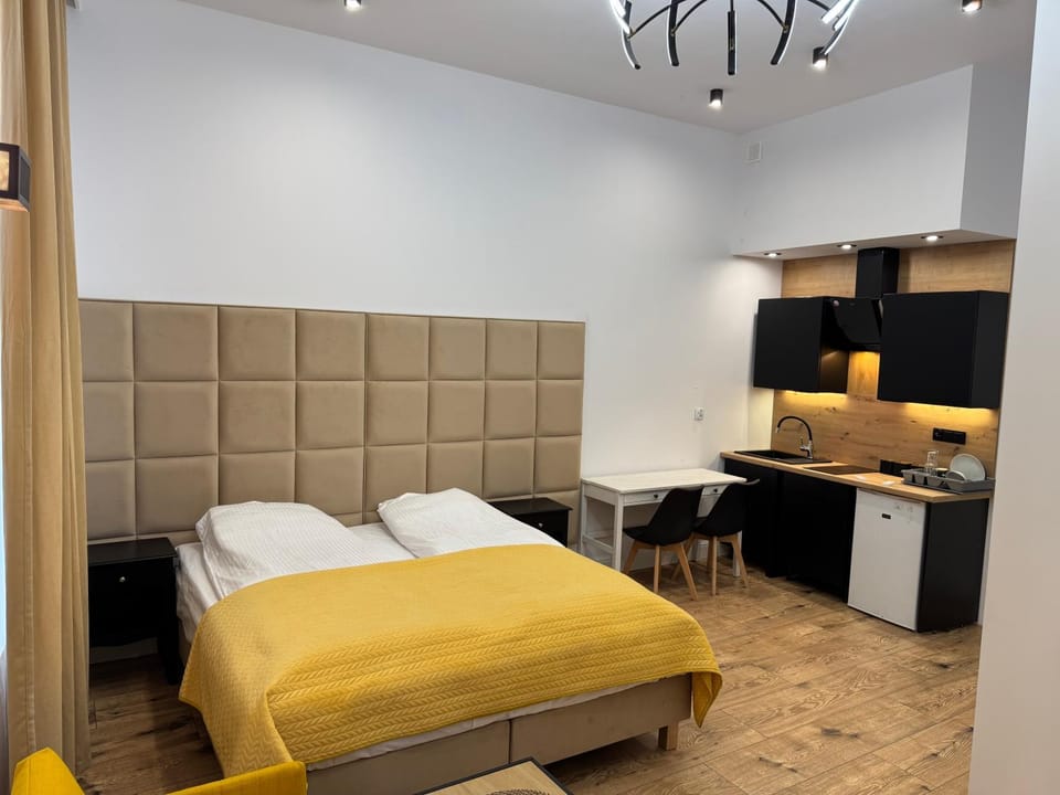 Bed, Kitchen or kitchenette