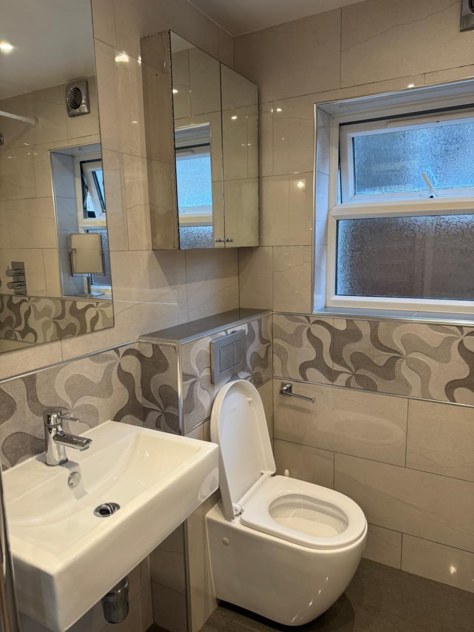Apartament z 2 sypialniami, ogrodem , super lokalizacja Apartment in England