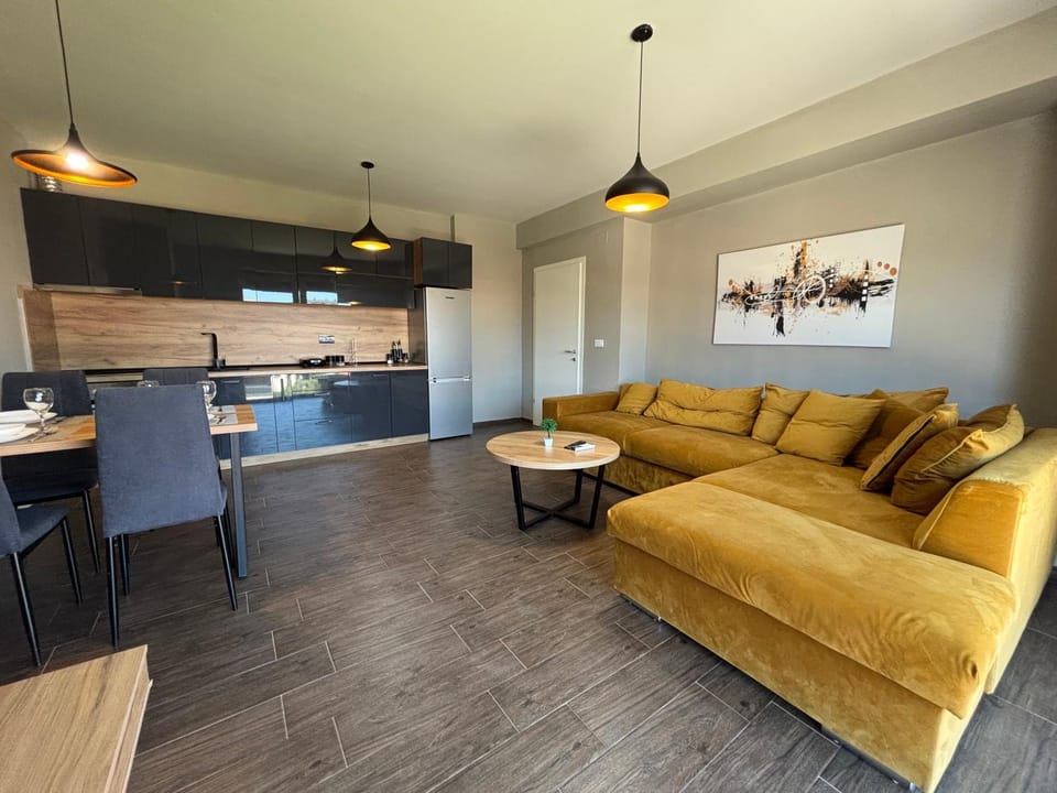 Kitchen or kitchenette, Living room, Seating area, Dining area