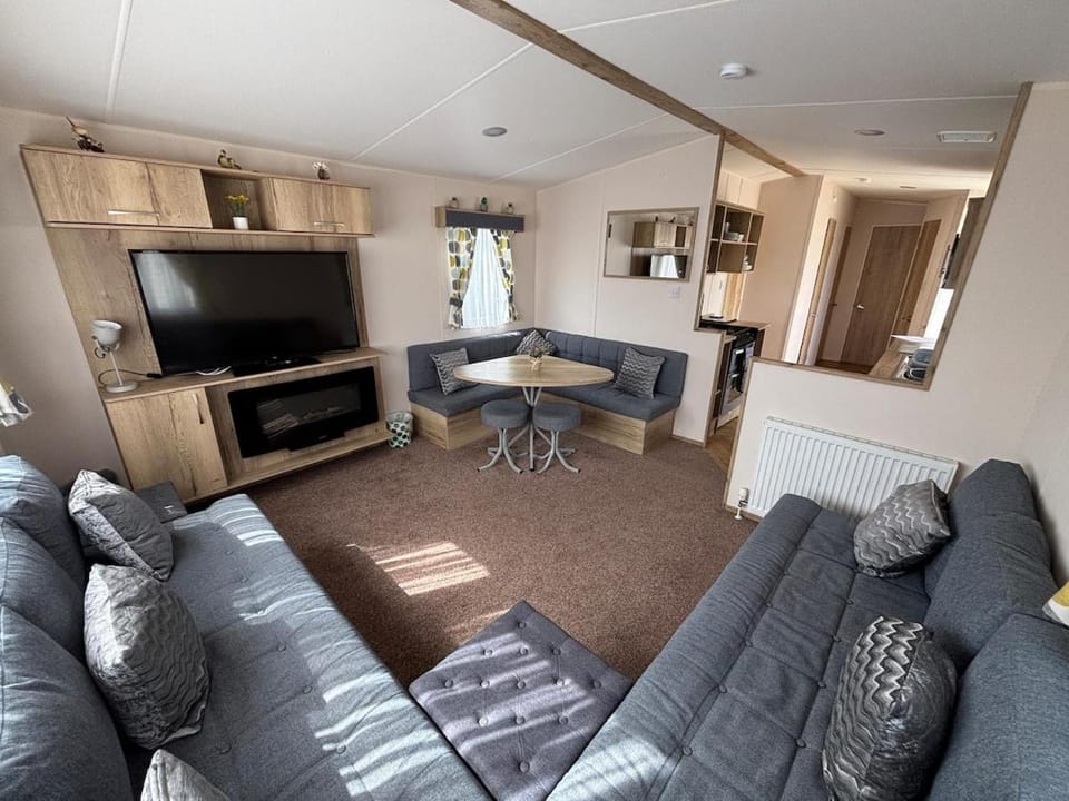 Palm Grove 118 - Golden Palm Resort - pet friendly, Wi-Fic close to the beach - Meadow Lakes Caravan & Lodge Hire Apartment in Chapel Saint Leonards