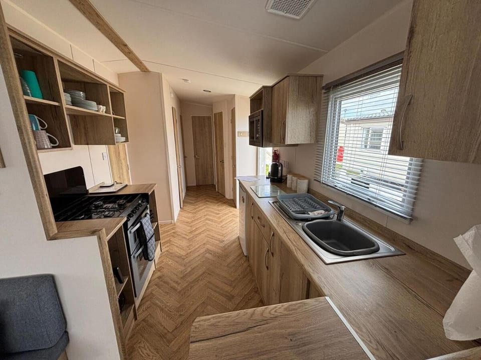 Palm Grove 118 - Golden Palm Resort - pet friendly, Wi-Fic close to the beach - Meadow Lakes Caravan & Lodge Hire Apartment in Chapel Saint Leonards