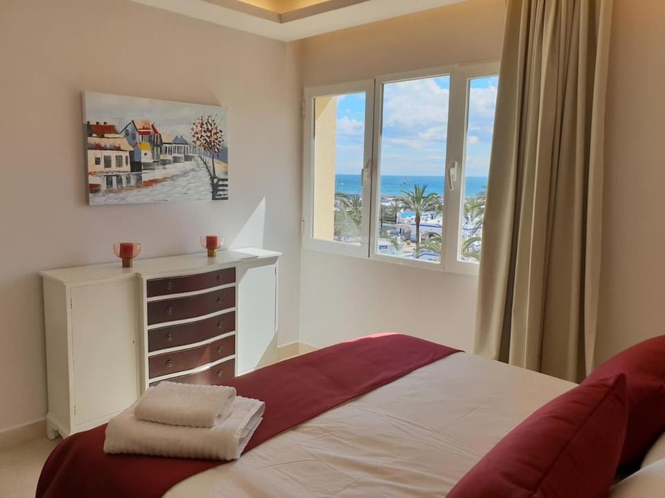 FANTASTIC APARTMENT IN FRONT OF THE SEA & MARINa Apartment in Estepona