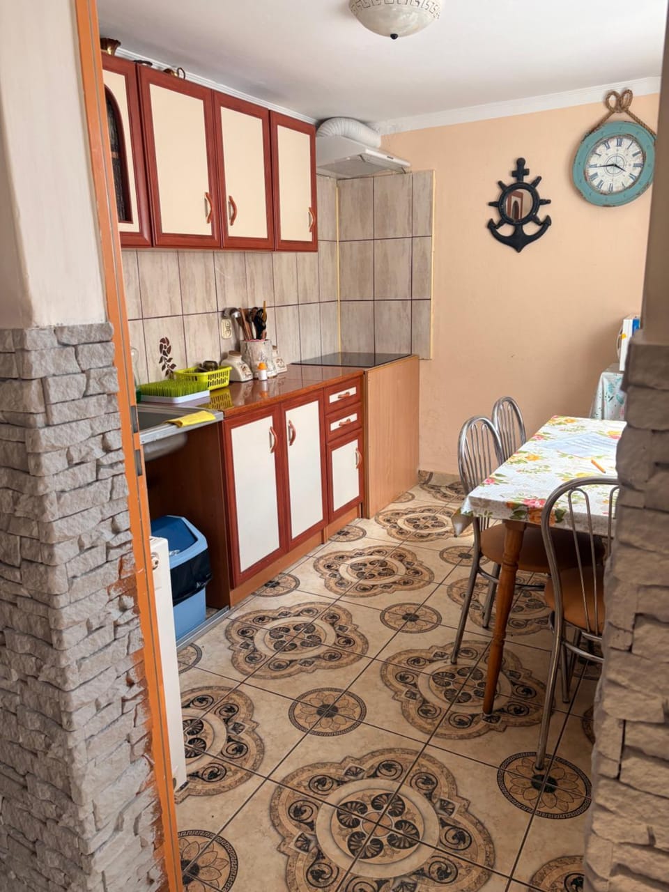 Kitchen or kitchenette, Communal kitchen