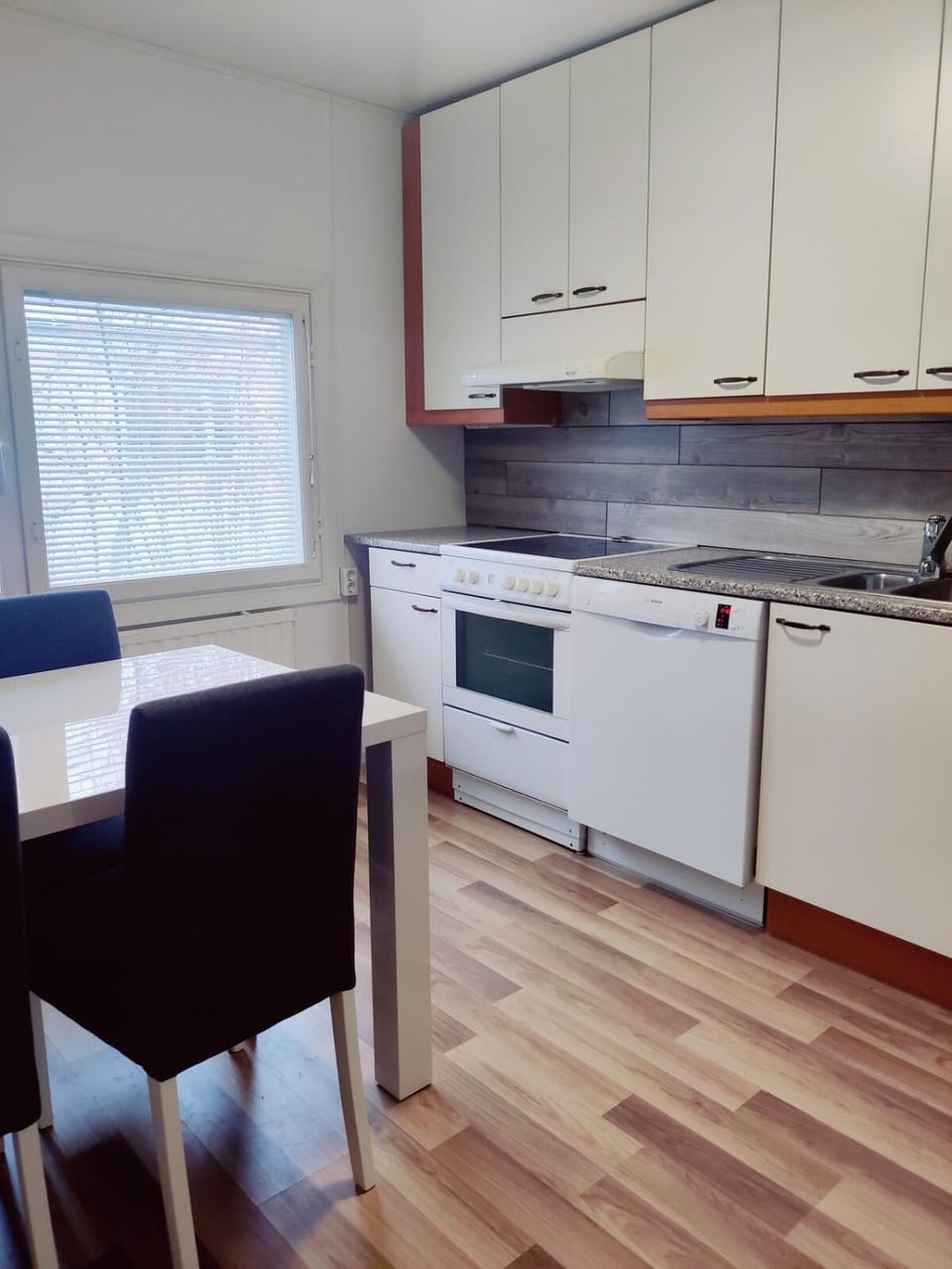 Private house with top location - Koko omakotitalo suurella pihalla ja puusaunalla Apartment in Uusimaa