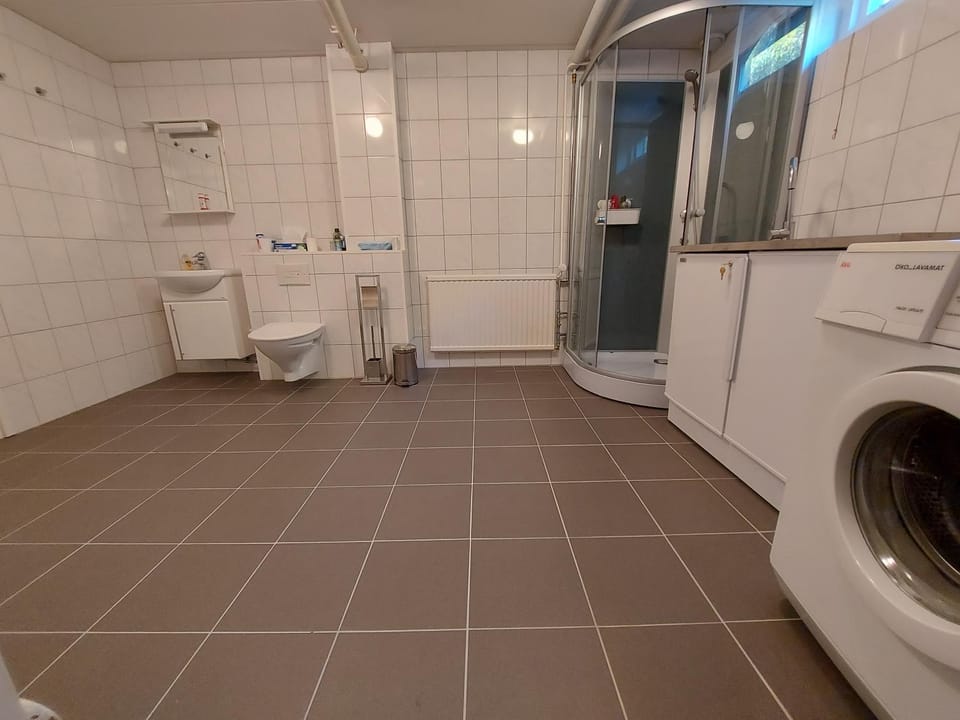 Shower, Toilet, Bathroom, washing machine, dryer