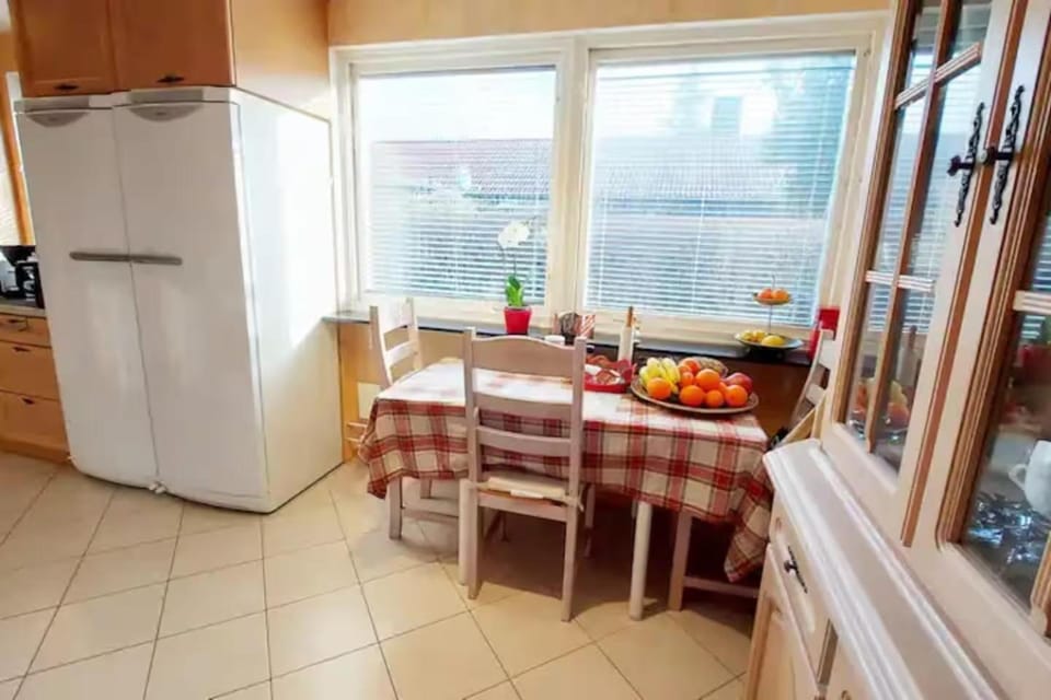 Kitchen or kitchenette, Food, oven, stove