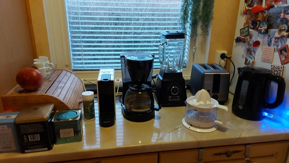 Coffee/tea facilities, Kitchen or kitchenette, Food and drinks, Food