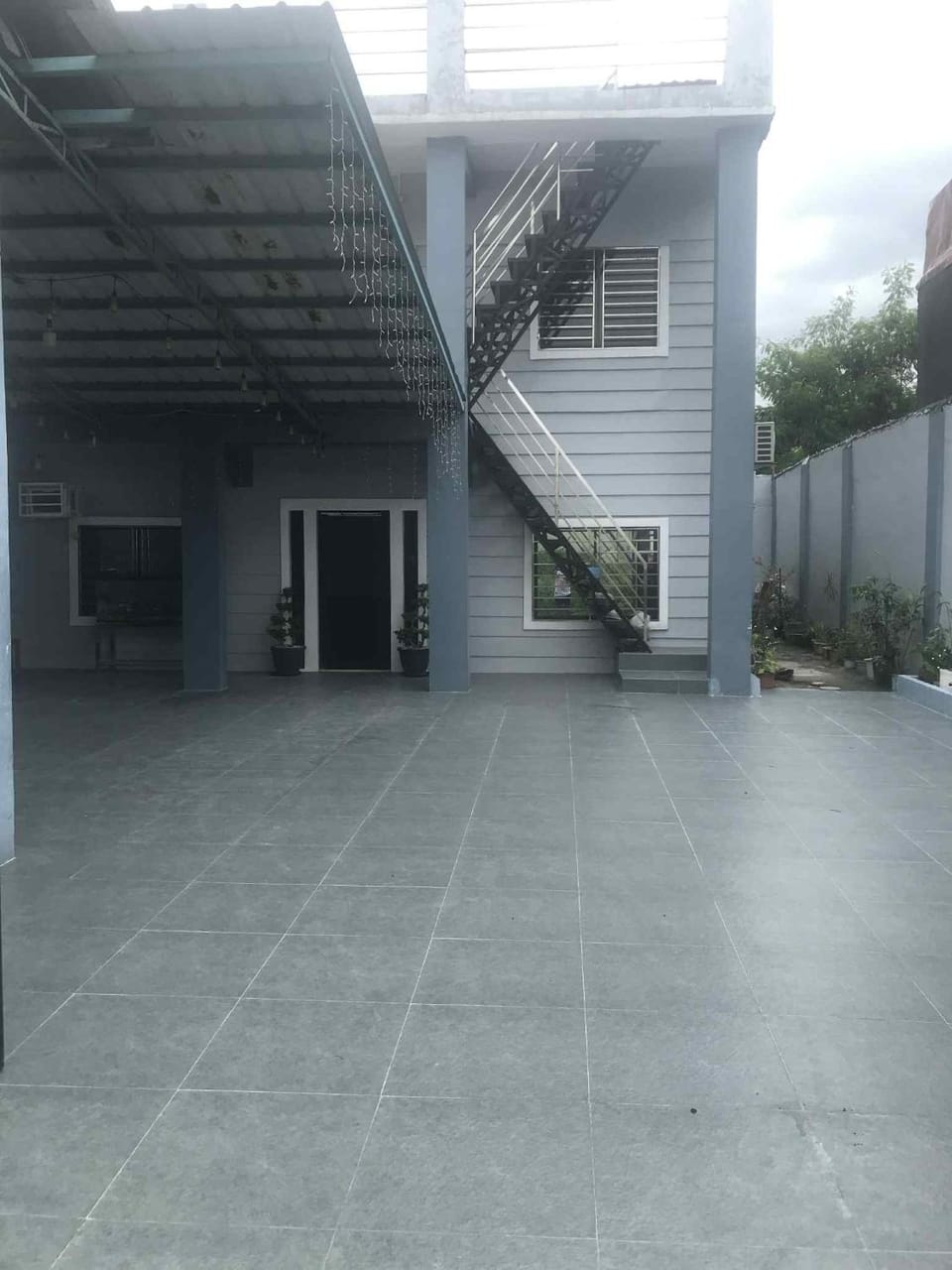 Property building, Facade/entrance, Day