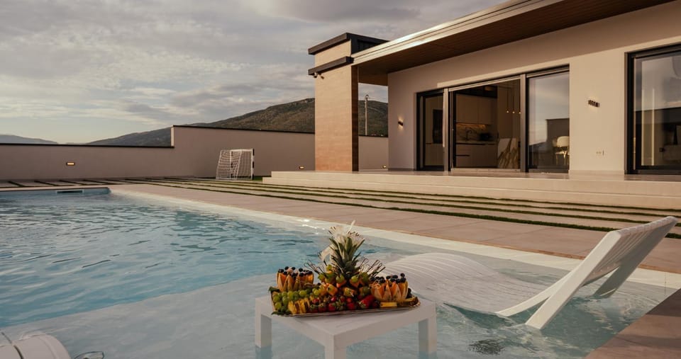 Property building, Day, Pool view, Swimming pool, sunbed
