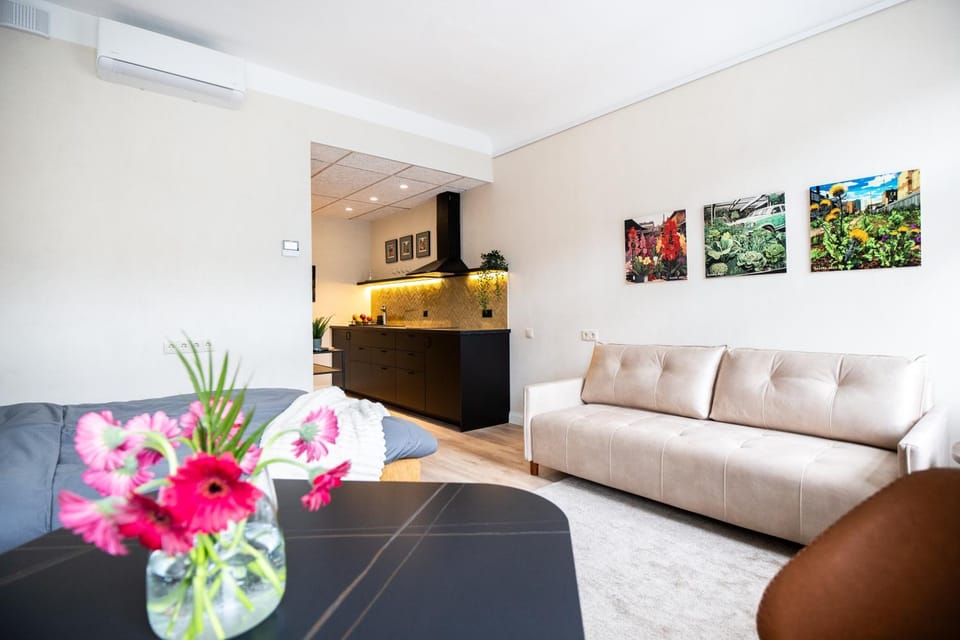 Kitchen or kitchenette, Living room, Seating area