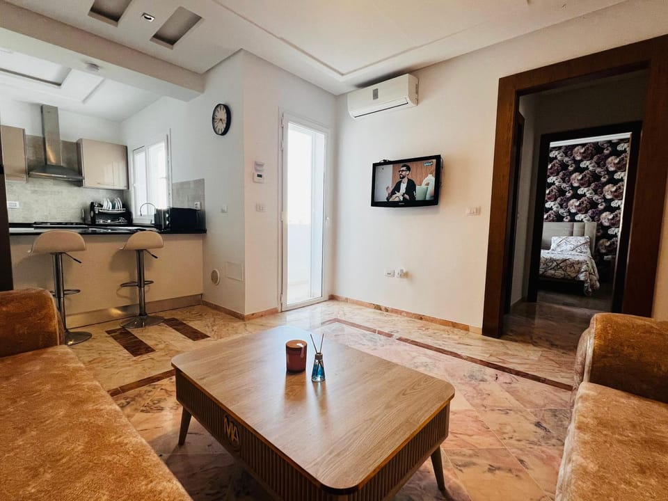 TV and multimedia, Kitchen or kitchenette, Living room, air conditioner