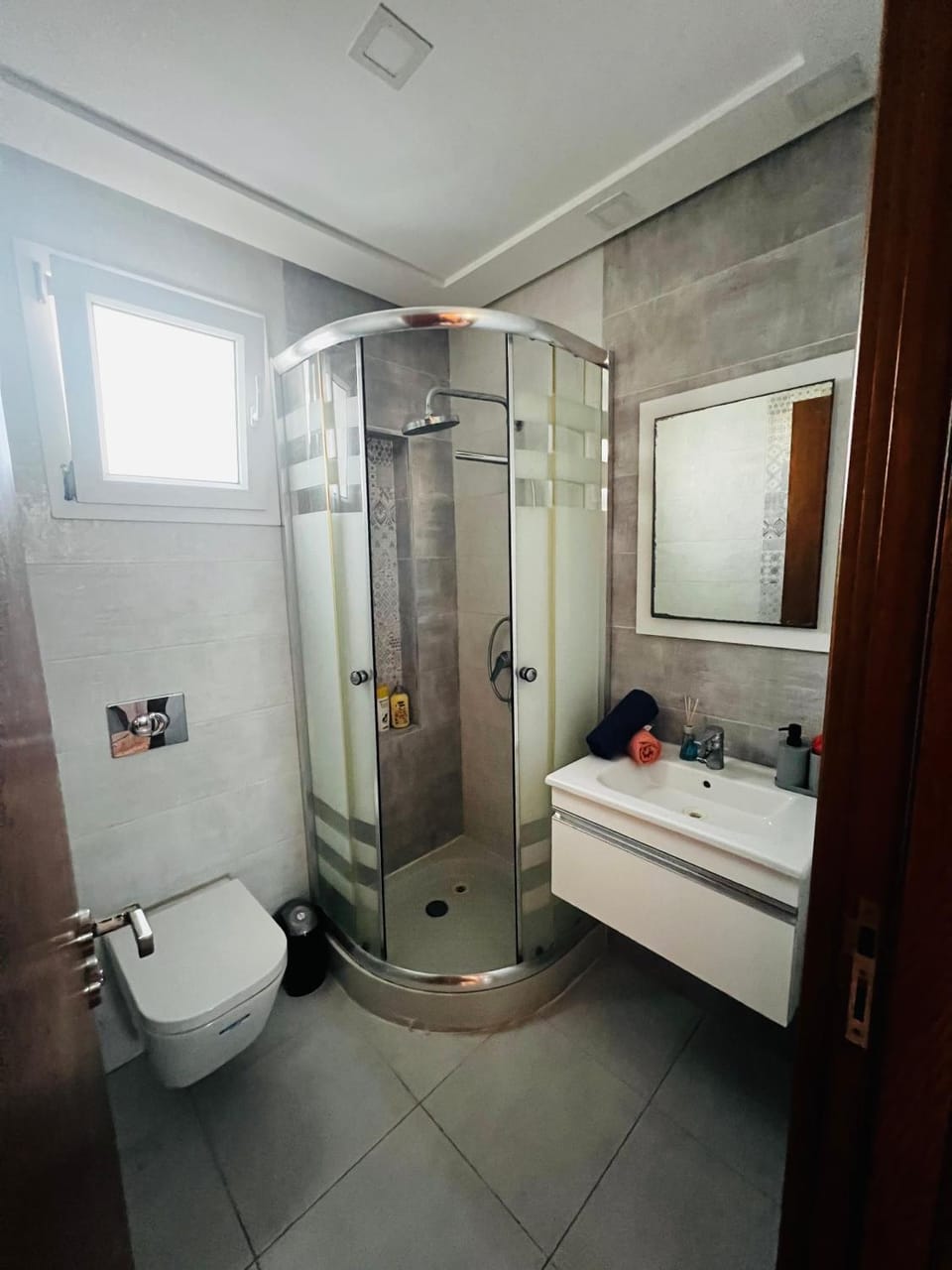 Shower, Toilet, Bathroom, towels