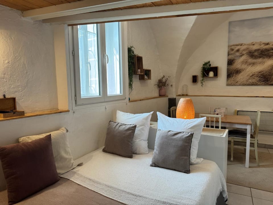 Bed, Photo of the whole room, Seating area, Bedroom
