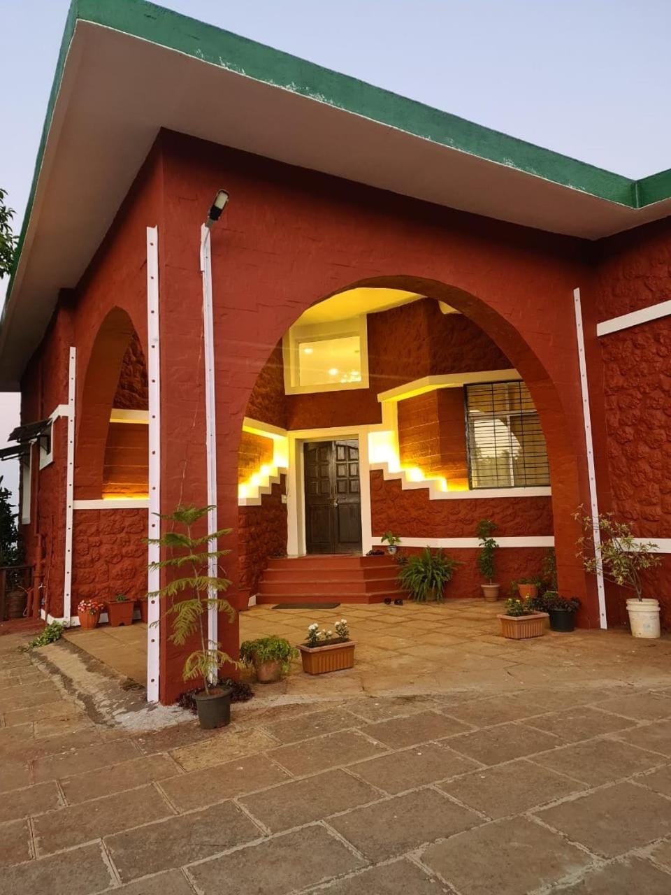 Facade/entrance