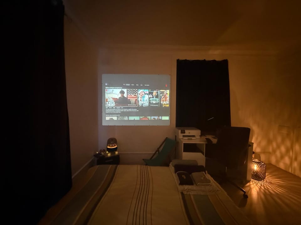 Chambre privée cosy à 30s de la gare de Renens Bed and Breakfast in Canton of Vaud