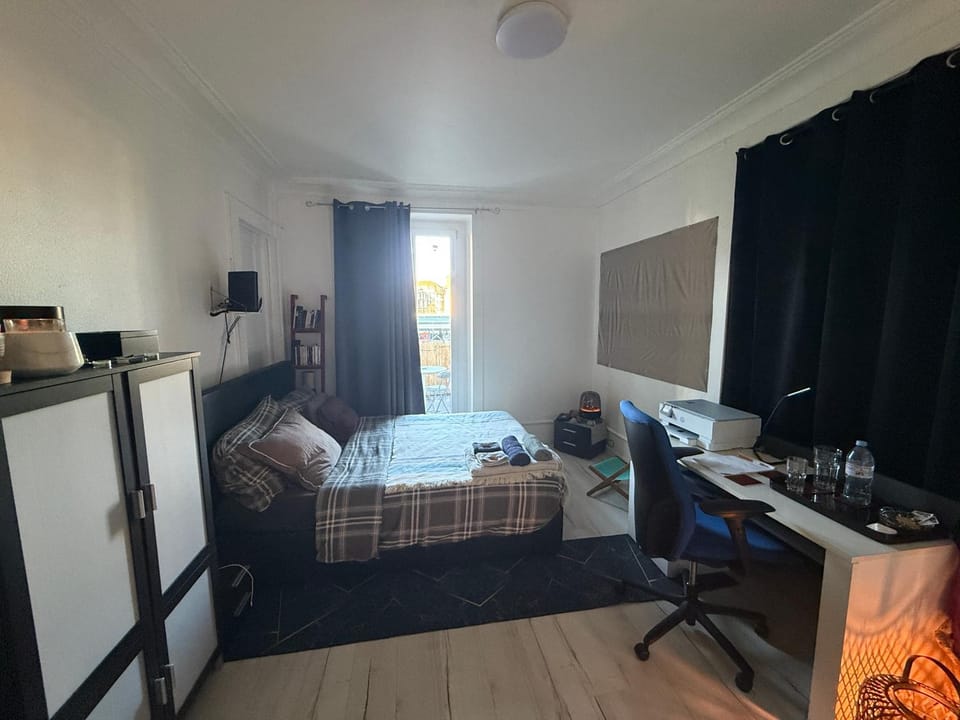 Chambre privée cosy à 30s de la gare de Renens Bed and Breakfast in Canton of Vaud