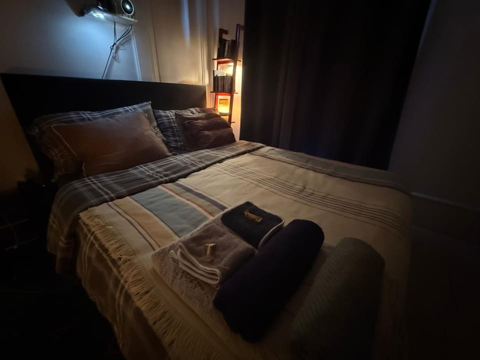 Chambre privée cosy à 30s de la gare de Renens Bed and Breakfast in Canton of Vaud