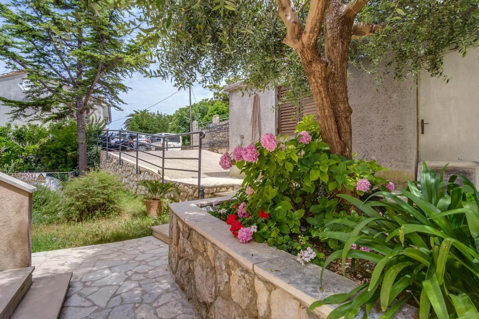 Property building, Patio, Facade/entrance