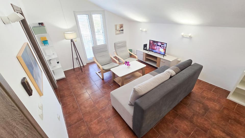 Communal lounge/ TV room, TV and multimedia, Living room, Seating area