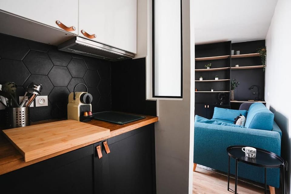 Kitchen or kitchenette, Living room