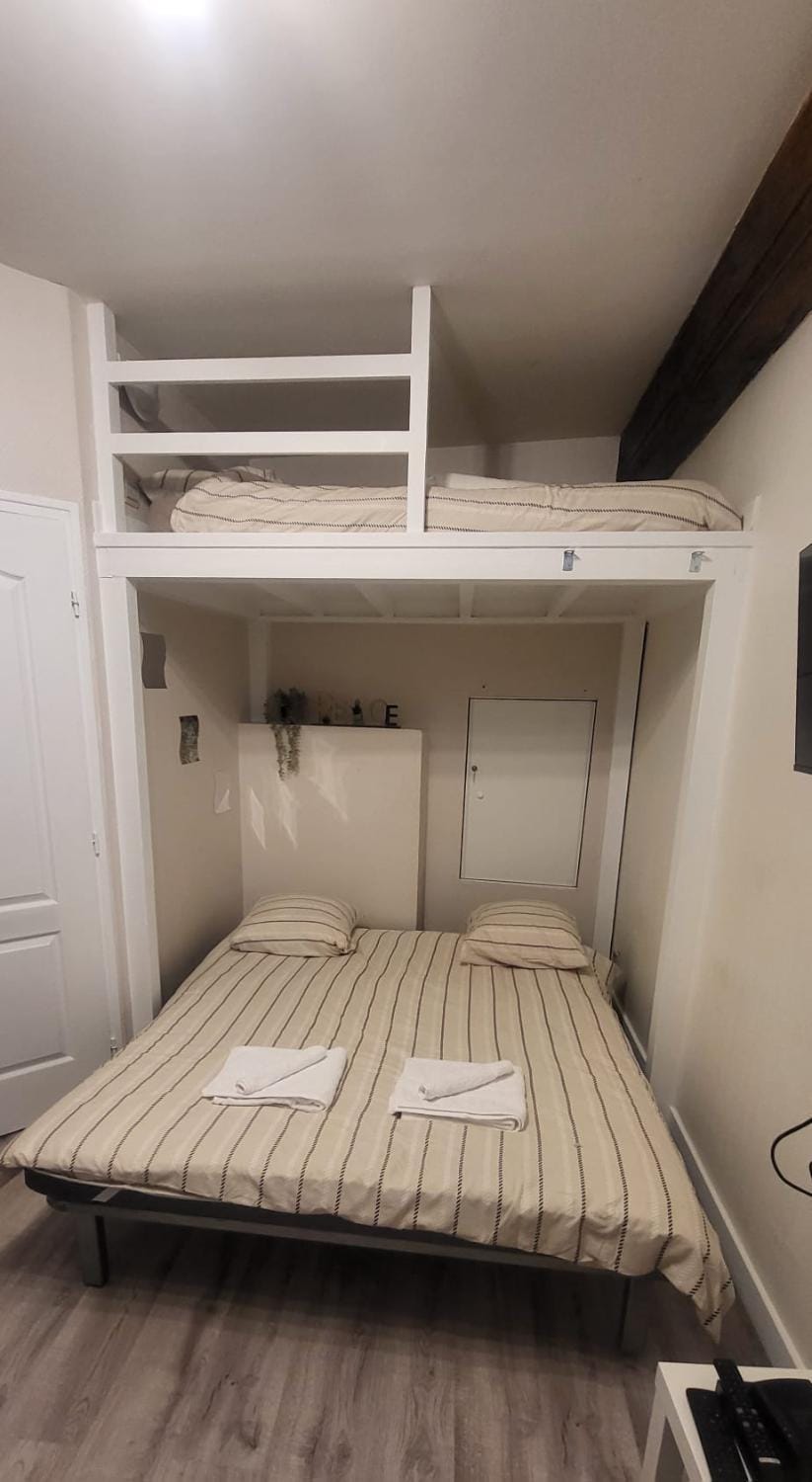 Bed, bunk bed