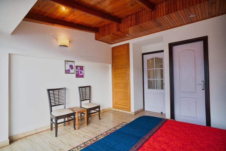 Lake View 2BHK close to Mall Road l Bay Breeze House in Uttarakhand